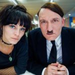 映画『帰ってきたヒトラー』講師タジタジ…ヒトラー総統テーブルマナーを教わる?特別映像解禁 NEWS